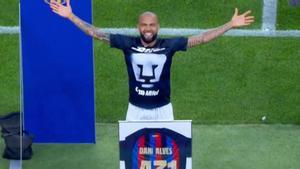 ¡Te queremos! el homenaje completo del Barça a Dani Alves antes del Gamper