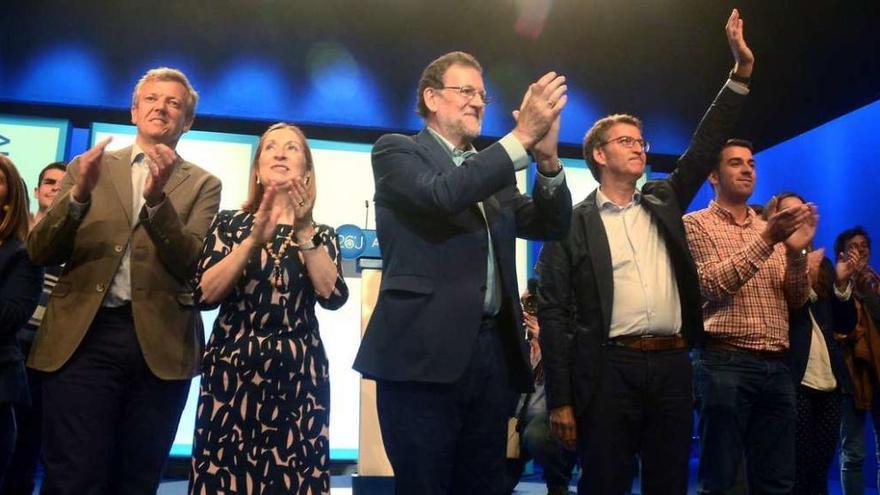 Alfonso Rueda, Ana Pastor, Mariano Rajoy y Alberto Núñez Feijoo, ayer, en el mitin del PP en Pontevedra.