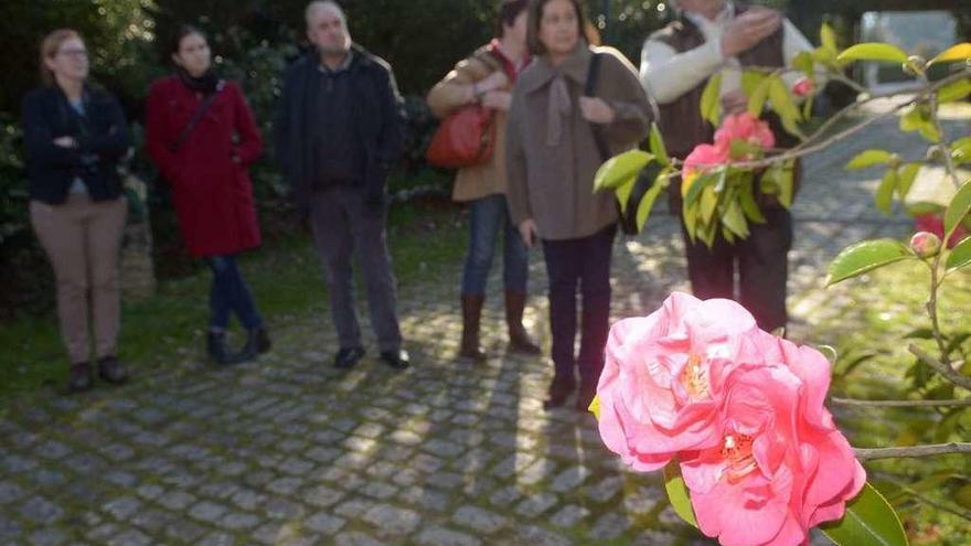 Un momento de la visita guiada por los jardines de Quinteiro da Cruz. // Noé Parga