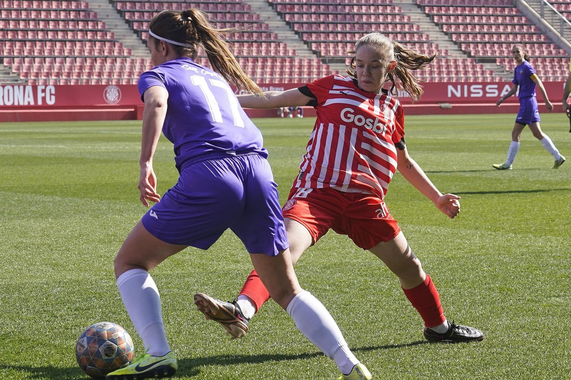 Totes les imatges del partit del Girona sènior femení a Montilivi contra el Sant Cugat (2-2)