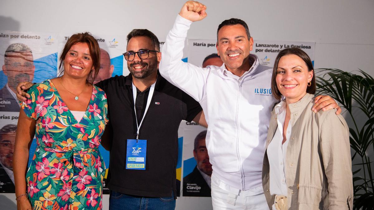 Olivia Duque, Echedey Eugenio, Oswaldo Betancort y Migdalia Machín celebran la victoria de CC en el Cabildo de Lanzarote.