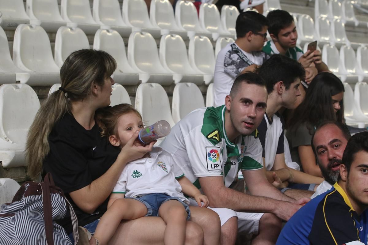 Aficionados en el encuentro de Copa del Rey