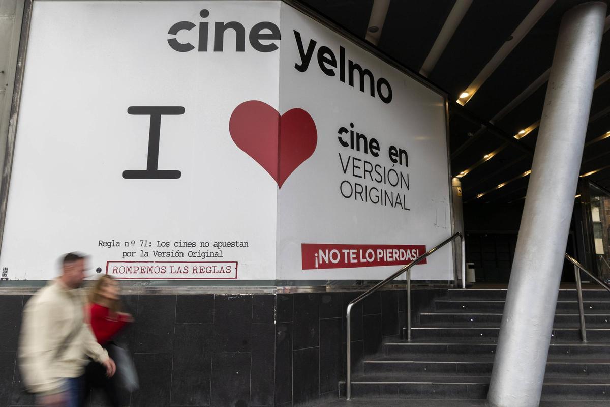 Façana i entrada principal de Yelmo Cines de Campanar
