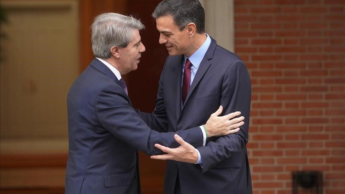 Pedro Sánchez junto al presidente de la Comunidad de Madrid