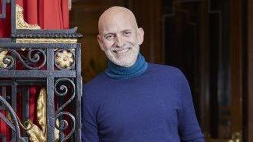 El escritor barcelonés Alejandro Palomas estará hoy en Sa Cultural firmando ejemplares de 'Un amor'.