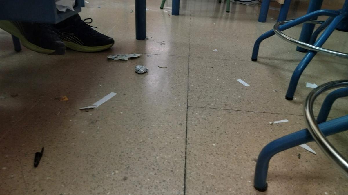 Suciedad en un centro educativo.
