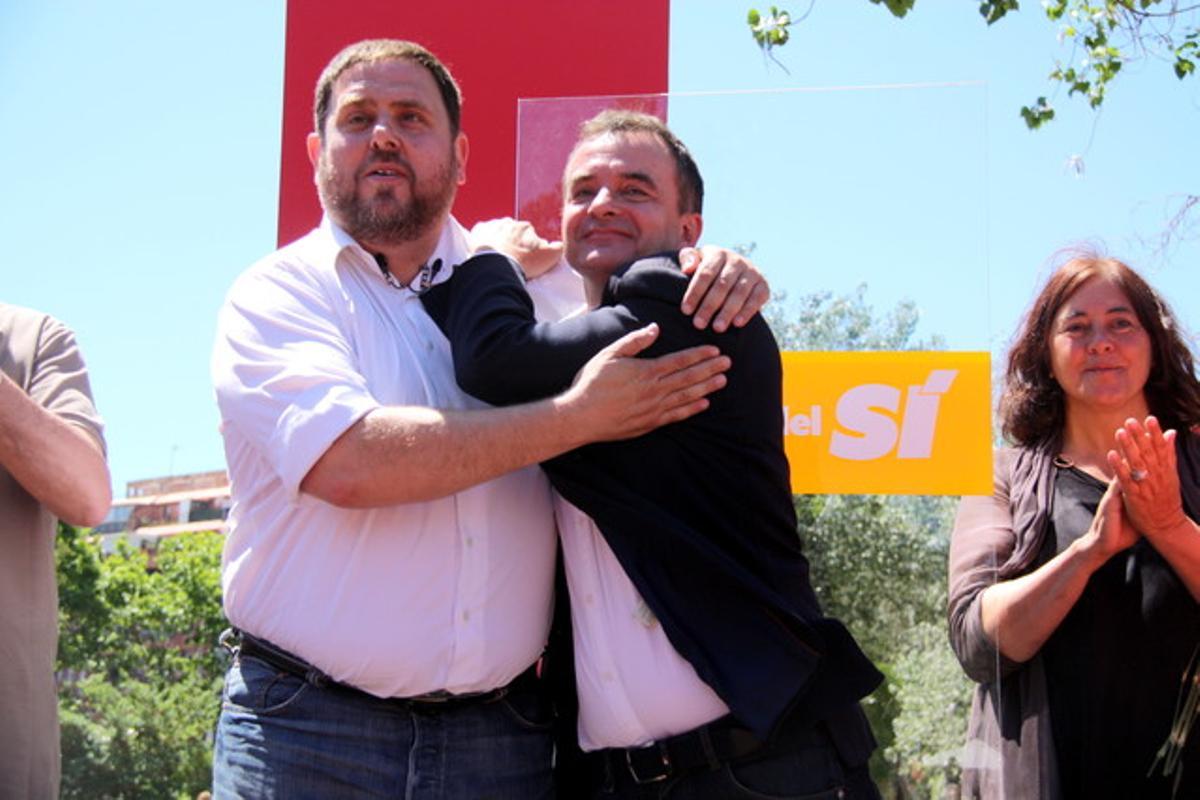 Oriol Junqueras i Alfred Bosch, durant l’acte de campanya, aquest diumenge, al parc de l’Estació del Nord.