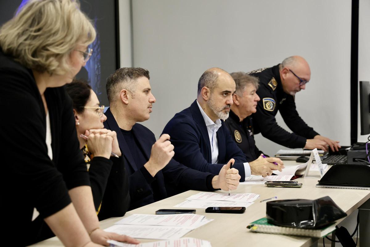 El alcalde de Cullera y el subdelegado del Gobierno, esta mañana, en la Junta Local de Seguridad.