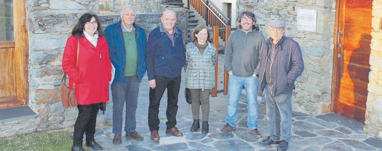 Una foto de 2009, con algunos de los integrantes de la asociación que apoya el complejo. | TANIA CASCUDO