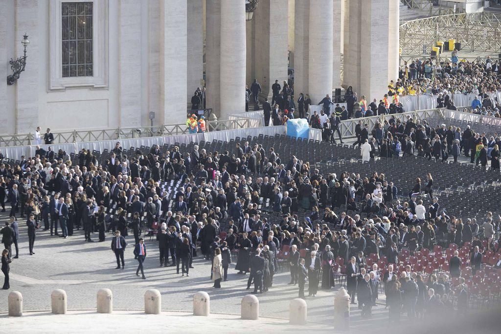 El funeral del papa Francisco en la Plaza de San Pedro del Vaticano, en imágenes