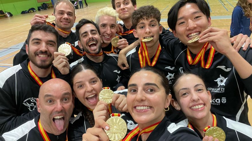 Raquetazo a las barreras: un equipo tinerfeño hace historia en el bádminton de Canarias