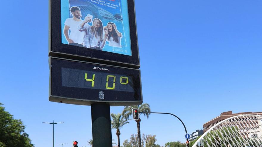 Altas temperaturas en el centro de Murcia, durante una ola de calor el pasado año.  | JUAN CARLOS CAVAL