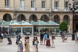 Los hosteleros de la plaza de María Pita, en A Coruña, piden mantener terrazas con cierres y tarimas que no se inunden