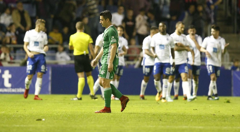 El partido entre el Tenerife y el Real Oviedo, en imágenes