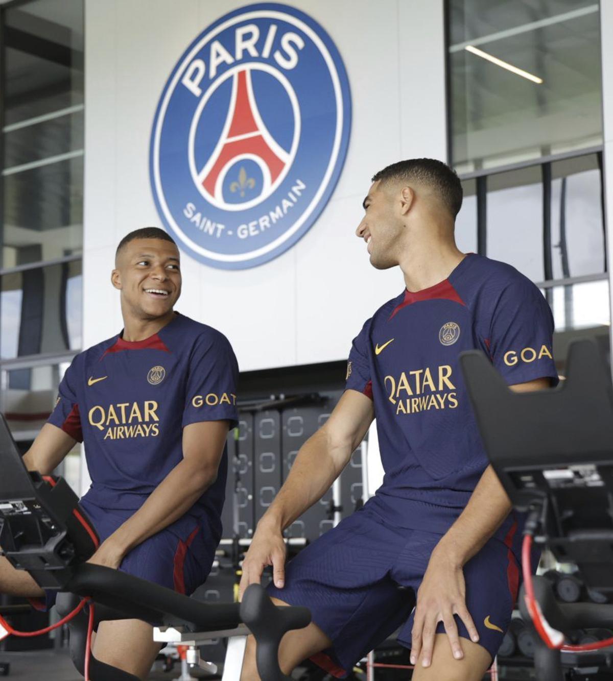 Mbappé i Achraf, ‘germans’ i rivals en el ‘derbi de París’