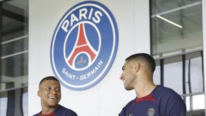 Mbappé i Achraf, ‘germans’ i rivals en el ‘derbi de París’