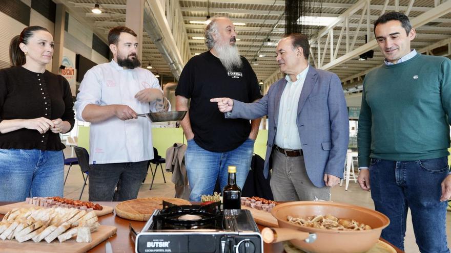 Begoña Blanco, Álex Iglesias, Carlos Brea, José Crespo y Pablo Areán, ayer, en el Lalín Arena, . |  Bernabé