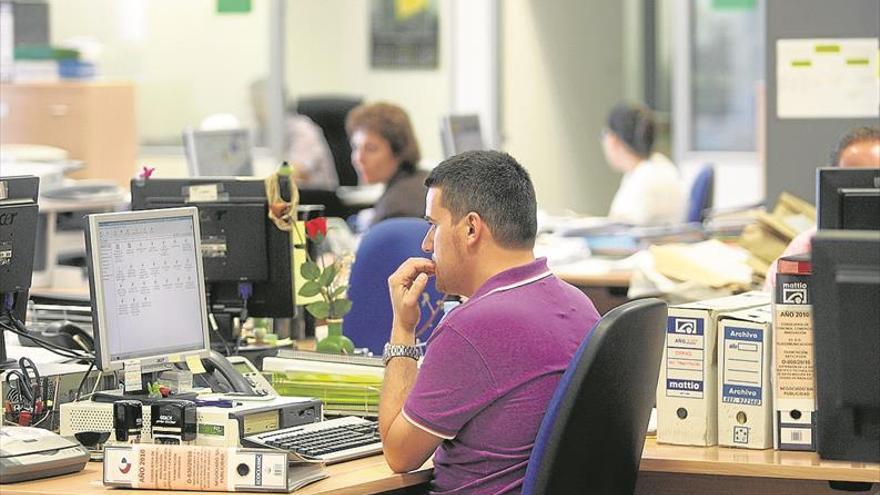 Más de 3.700 aspirantes para entrar en seis bolsas de empleo de la Junta