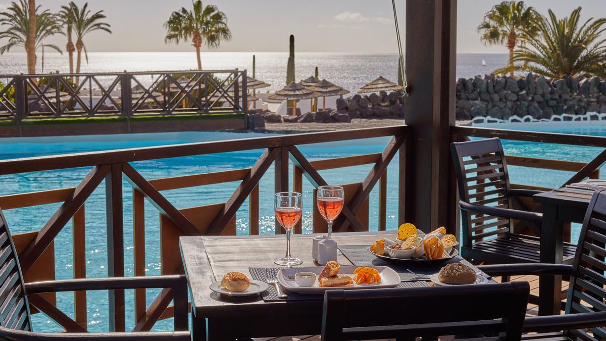 Terraza del hotel cinco estrellas Secrets Lanzarote