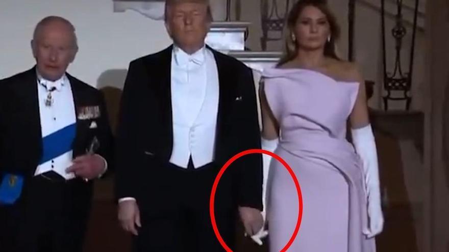 Melania quita la mano a Trump en directo y la imagen se vuelve viral