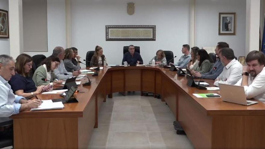 La moción de censura quiebra 20 años de alcaldía de Mas (PSPV) en Montserrat