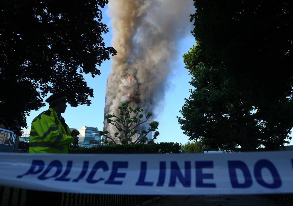 Incendio en un edificio de 24 plantas en Londres