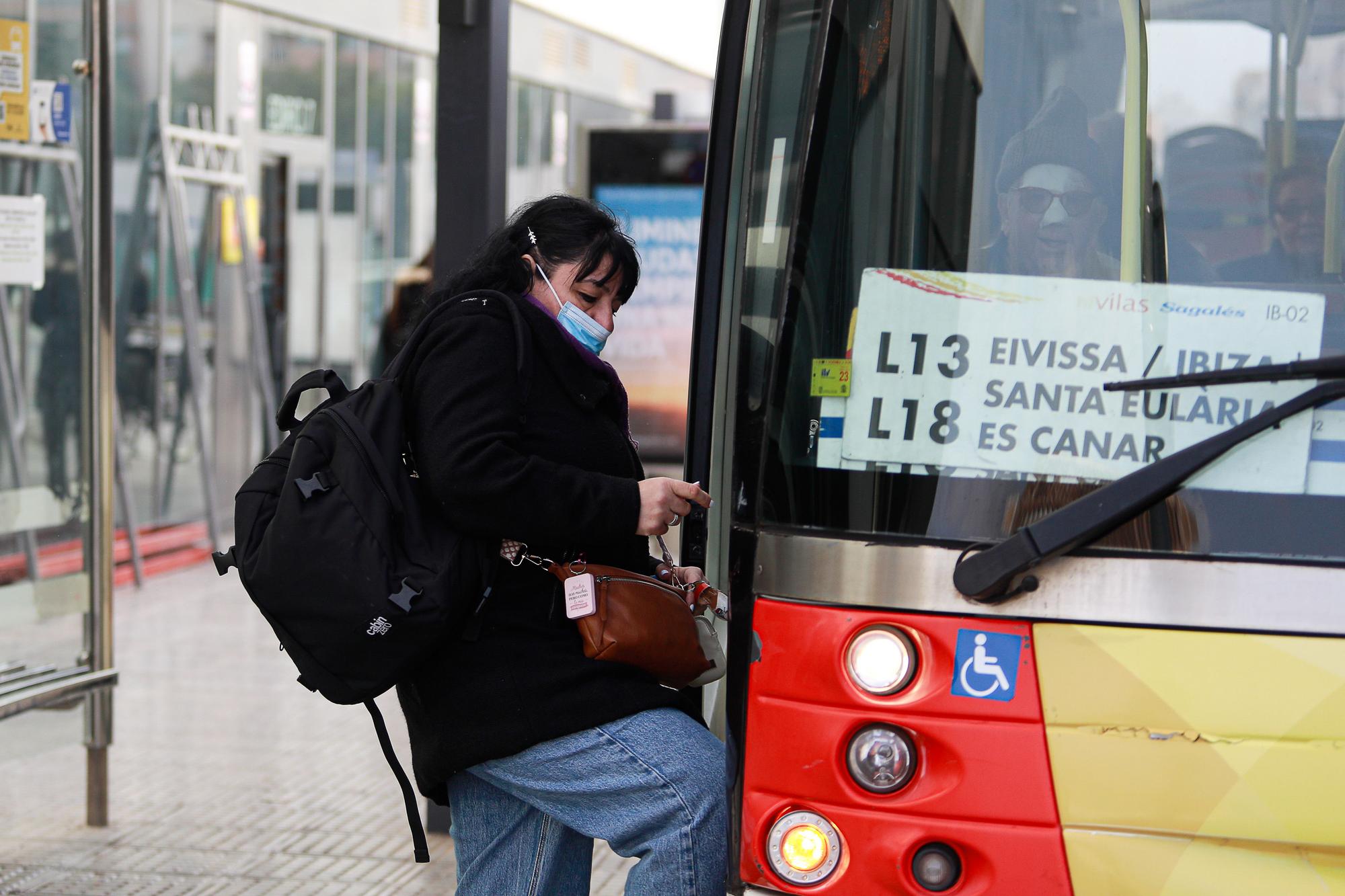 Así ha sido el primer día sin mascarilla en el transporte público en Ibiza