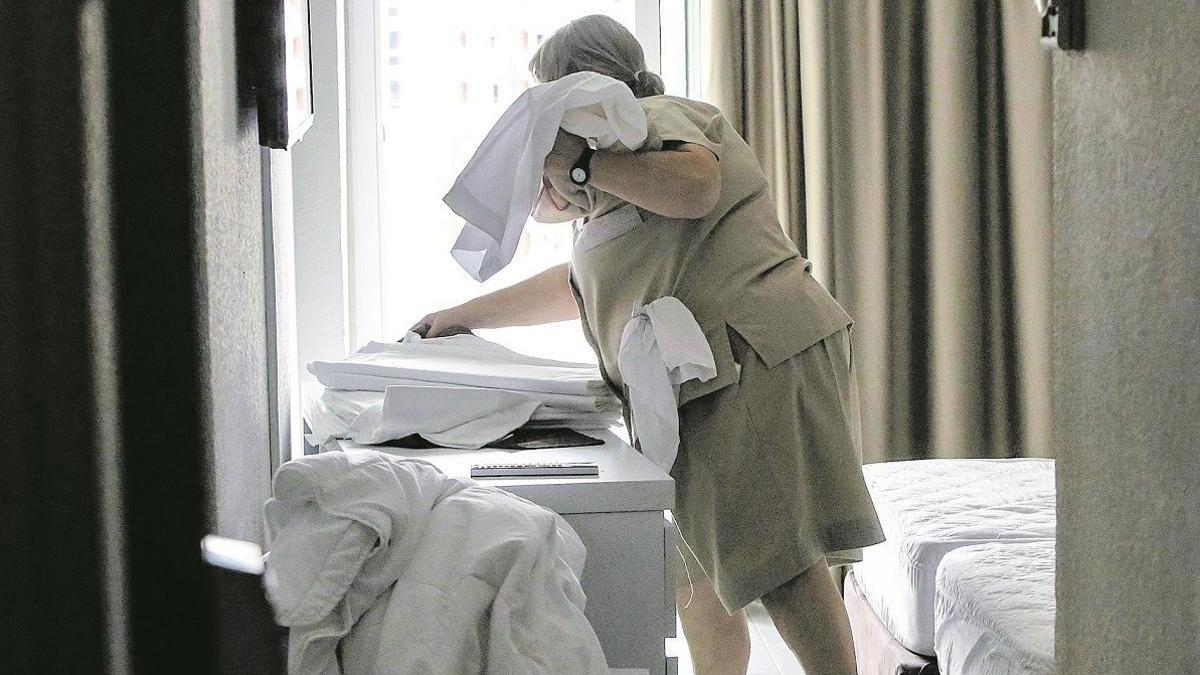 Una limpiadora de hotel en una imagen de archivo