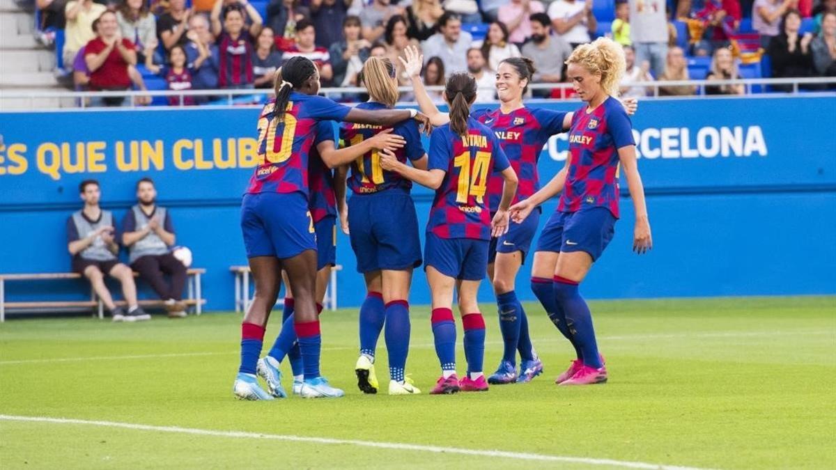 Las jugadoras del Barça celebran un gol en un partido disputado en el Estadi Johan Cruyff.