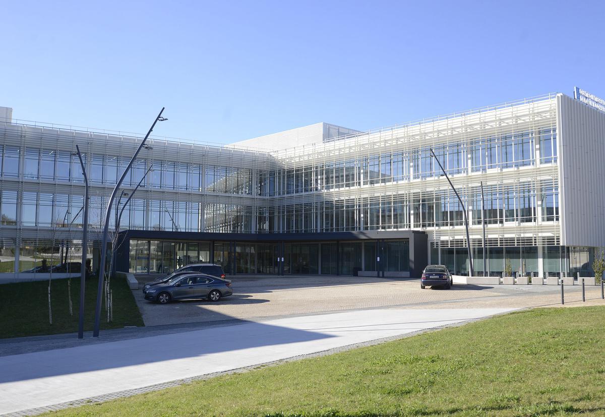 Acceso principal al CIS de Lalín