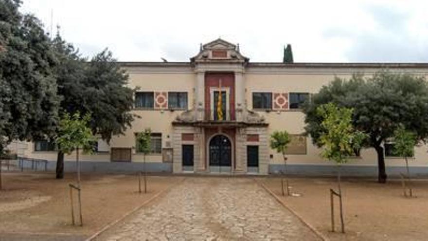 La plaça de l&#039;Institut Ramon Muntaner.