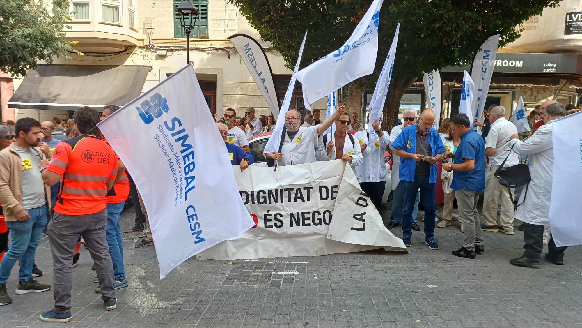 La protesta se ha celebrado frente a la Delegación del Gobierno