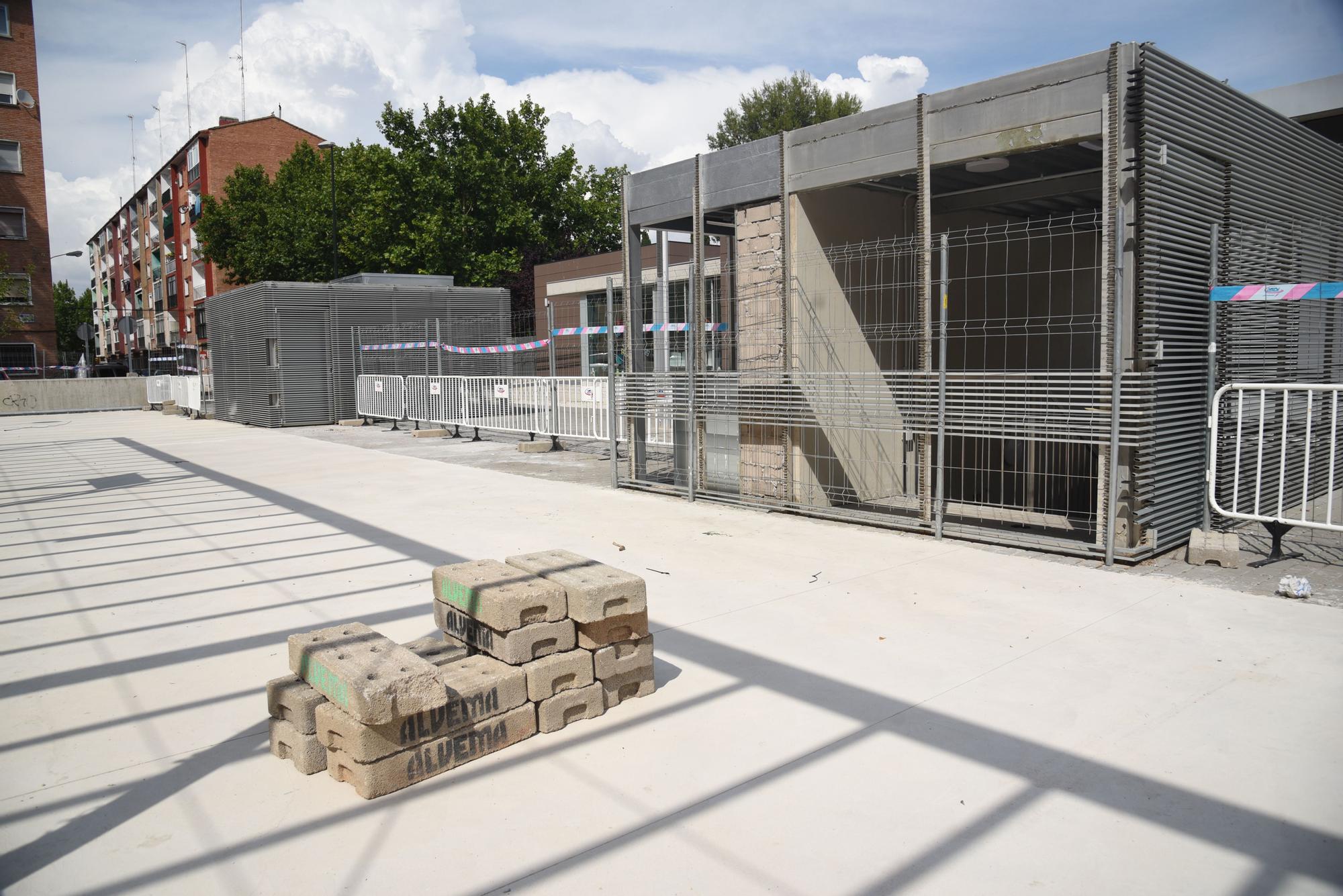 En imágenes | Así es la nueva plaza junto al parque Bruil de Zaragoza