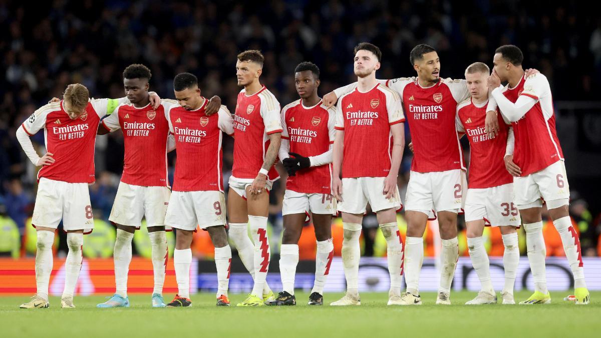 Los jugadores del Arsenal, reunidos antes de la tanda de penaltis