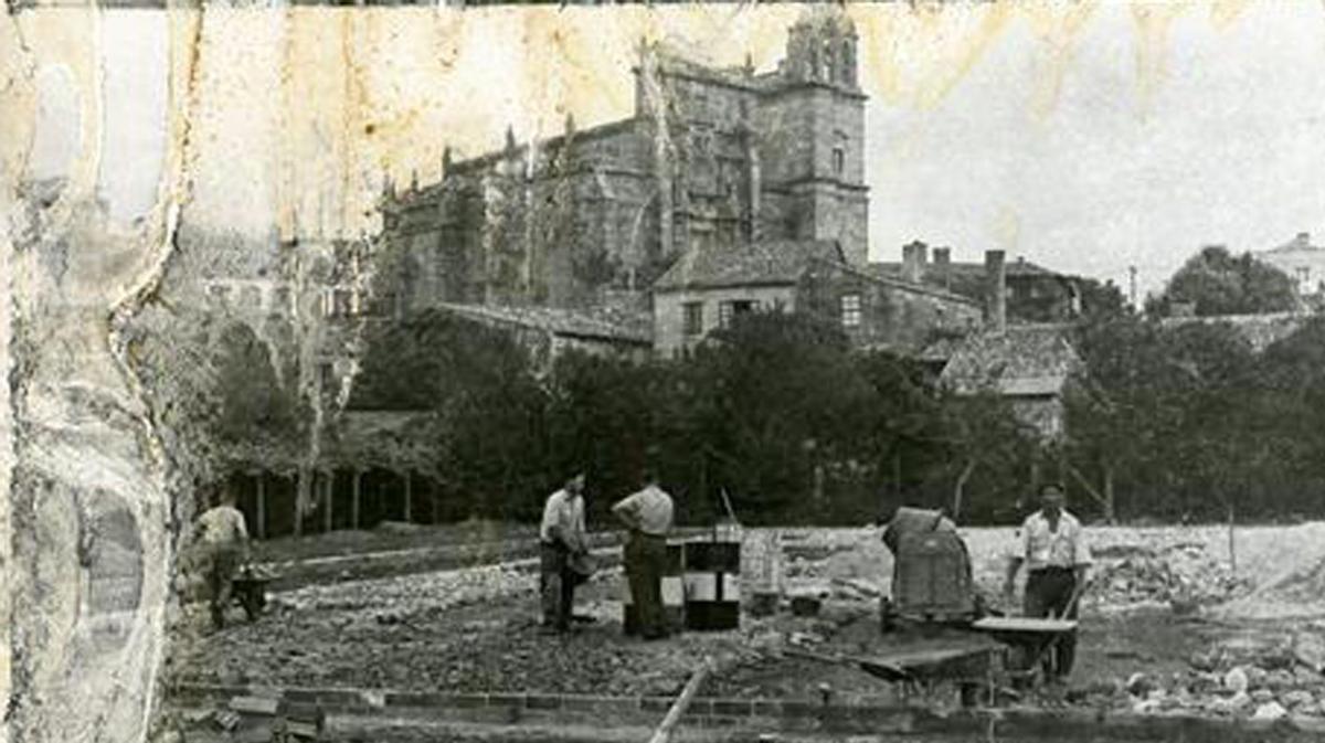 Construcción de la pista a mediados del siglo XX. |  Foto Rafa
