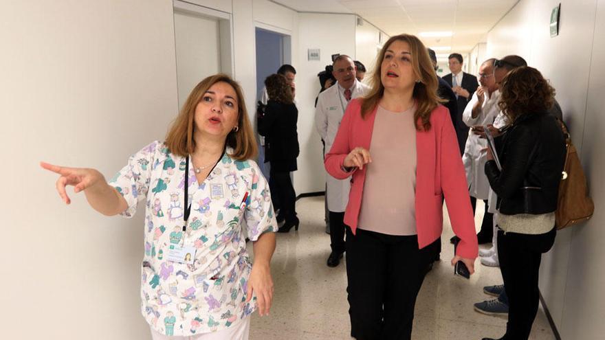 La delegada de Salud, Ana Isabel González, visitó el Hospital Materno Infantil.