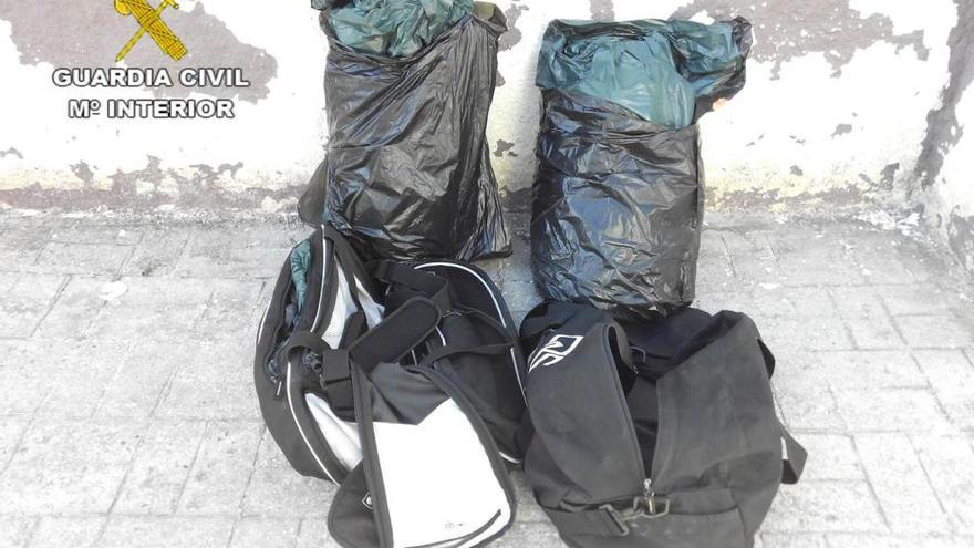 Detenido en Orxeta un hombre que llevaba 5 kilos de marihuana en un ciclomotor