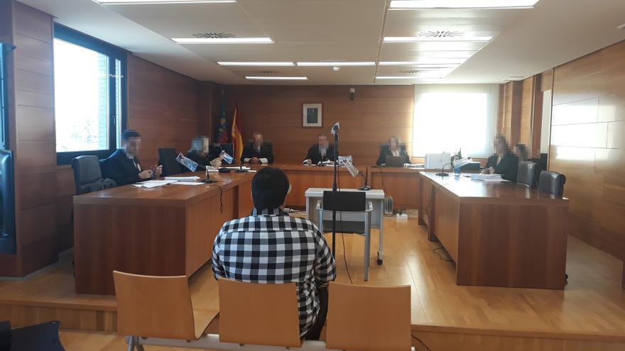 Juzgan a puerta cerrada en Castellón a un hombre acusado de abusar de sus dos hijas desde los 4 y los 6 años