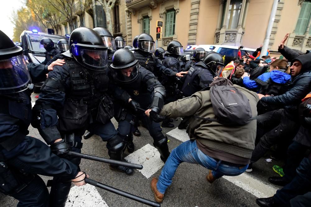 Miles de manisfestantes en Bélgica y Cataluña en protesta por la detención de Puigdemont