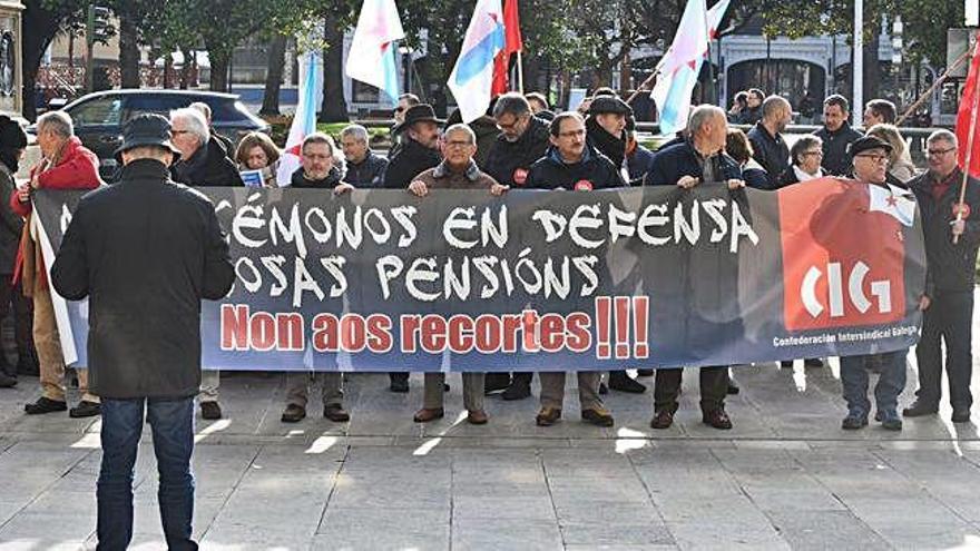 Los pensionistas exigen subir las pagas mínimas