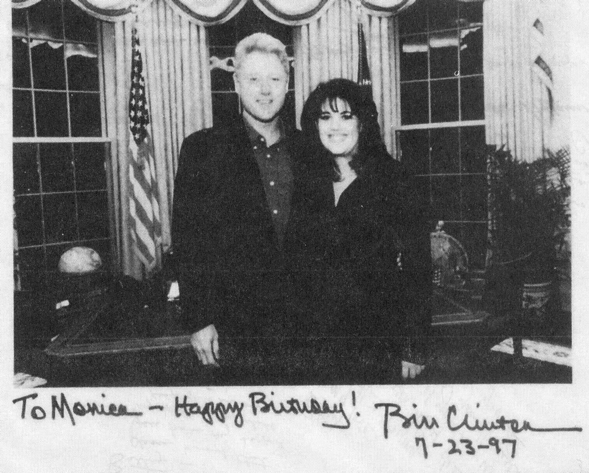 EFE -HO-02/10/98-WASHINGTON- DCA50 - 19981002 - WASHINGTON, DC, UNITED STATES : This photo released by the House Judiciary Committee 02 October in Washington, DC, shows US President Bill Clinton with former intern Monica Lewinsky in the Oval Office of the White House. The photo is autographed by the president and includes a personal note to Lewinsky on her birthday. EPA PHOTO AFP/HO