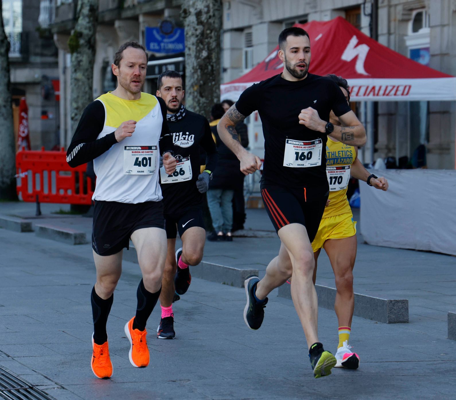 Pisadas de altura en Vigo: cientos de corredores suben O Castro