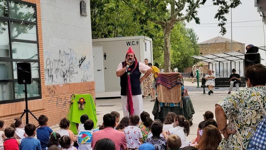 La Feria del Libro de Benavente echa el cierre con sensaciones para todos los gustos entre las casetas