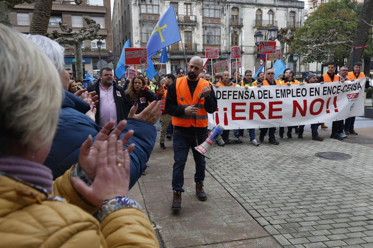 EN IMÁGENES: Así fue la manifestación que llenó las calles de Navia en ...