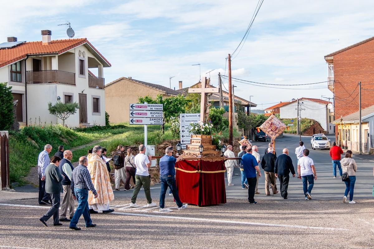 GALERÍA | Tábara venera al Bendito Cristo de la Capilla