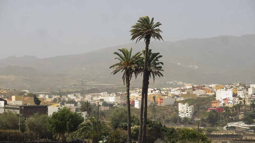 Canarias vuelve a superar los 31 grados y con un aumento de la calima