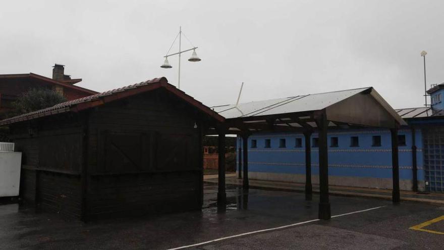 El bar de la playa de Salinas, &quot;un peligro&quot; por su mal estado