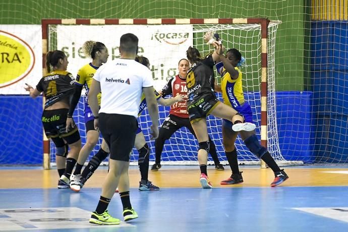 26-02-20 DEPORTES. PABELLON DE LAS REMUDAS. BARRIO DE LAS REMUDAS. TELDE. Partido de balonmano femenino entre el Remudas Rocasa y el Guardés disputado en Pabelloon Antonio Moreno del barrio teldense de Las Remudas.    Fotos: Juan Castro.  | 26/02/2020 | Fotógrafo: Juan Carlos Castro