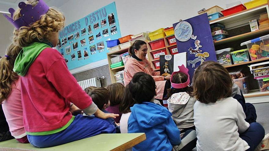 Niños y niñas en una aula de la Safor.