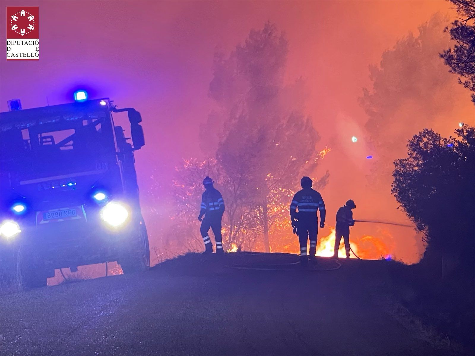 Imágenes del incendio de Azuébar y las labores de extinción